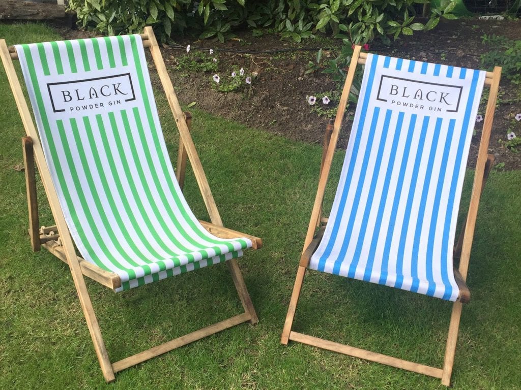 Printed deckchairs with frames