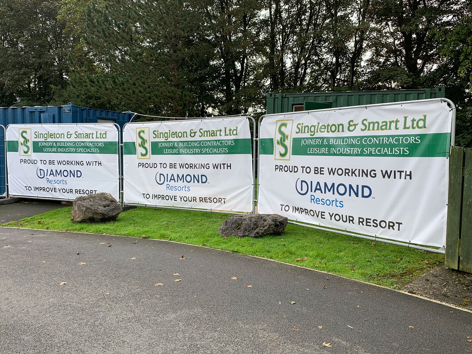 How to hang a Banner outside Banner World